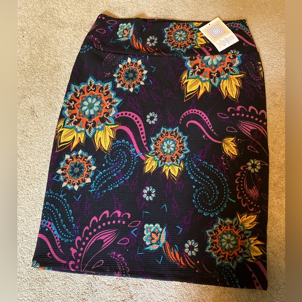 Very fun skirt wore for 2 hours, not my size but wanted to make it work! 😂